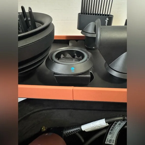 Dyson Supersonic Nural Hair Dryer Special Edition Amber Silk & Presentation Case - Picture 8 of 15